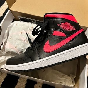 Women’s Air Jordan 1 Mid